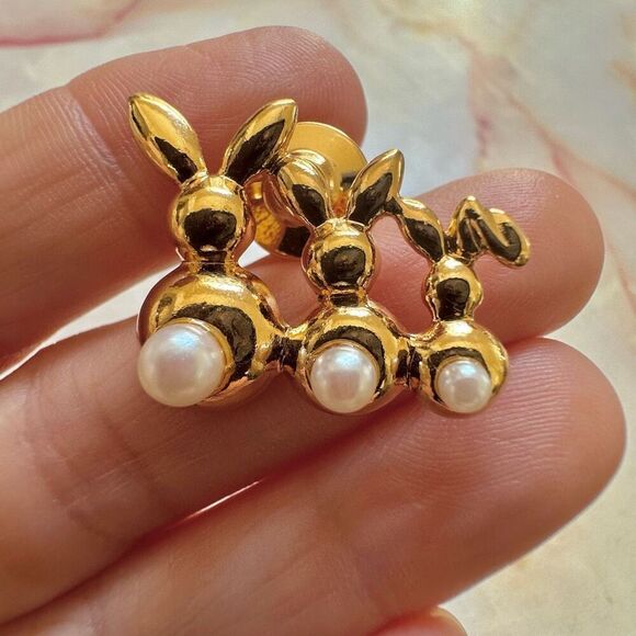 Avon bunny gold tone faux pearl pin - Picture 2 of 8